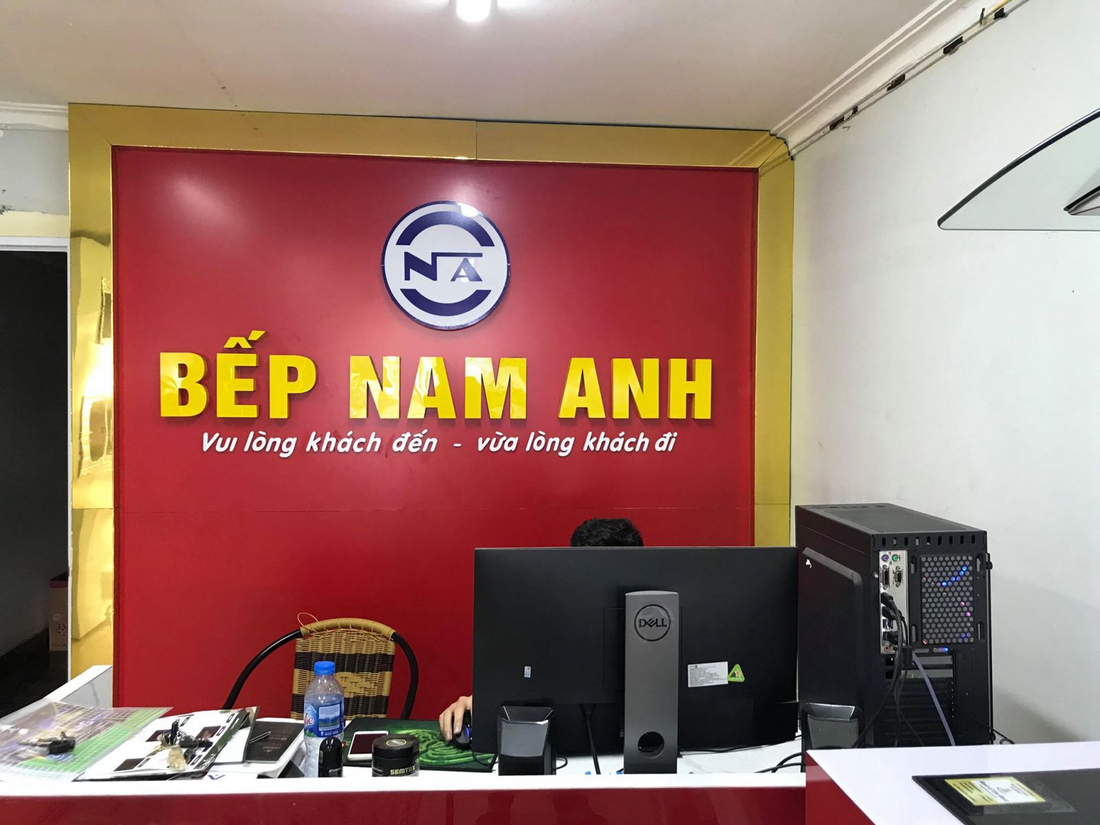 bep-nam-anh--ban-bon-tam-monaco-nhap-khau-chinh-hang